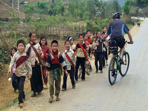 Dien Bien Phu: Stopover with Villagers Vietnam Biking Tours: Amazing Vietnam North-West Motorbike Tour to Sapa