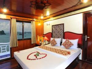 Halong Bay: Cruise's Cabin Vietnam Sightseeing Tours - The Best of Vietnam
