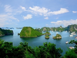 Halong Bay: Overview Indochina Tours: Highlights of Vietnam and Cambodia Tour