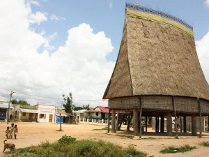 Kon Tum: Rong House Vietnam Adventure Tours: Grand Vietnam Adventure Tour From South To North