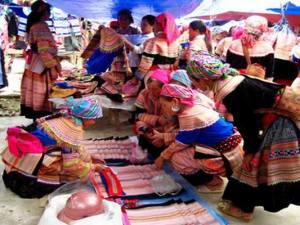 H'mong People in Sapa Vietnam Adventure Tours: Vietnam Northwest Venturing Tour Toward Sapa