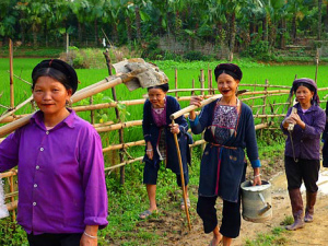 Yen Bai: Old Women in Vu Linh Village Vietnam Adventure Tours: Vietnam Trekking Tour From West To East
