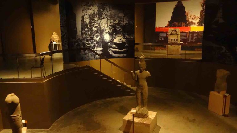 Best selling cambodia tour Angkor national museum
