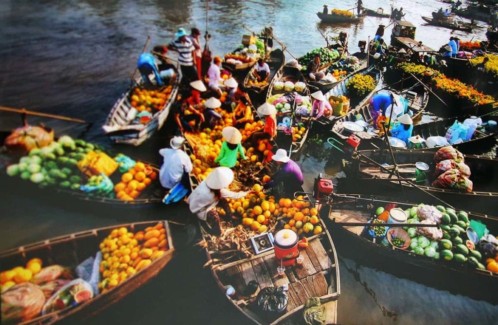 Cai rang floating market Budget vietnam tour for landscapes from hanoi to saigon via hue, hoi an
