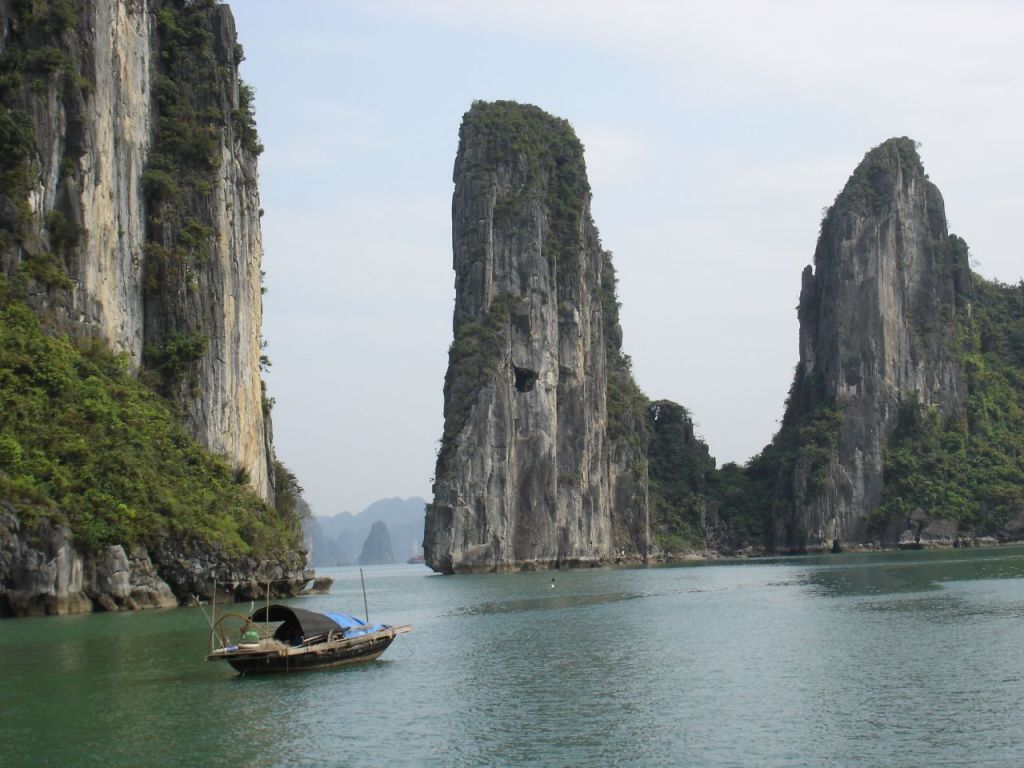 Halong bay Northern vietnam adventure trekking tour to mai chau, sapa, hagiang, cao bang