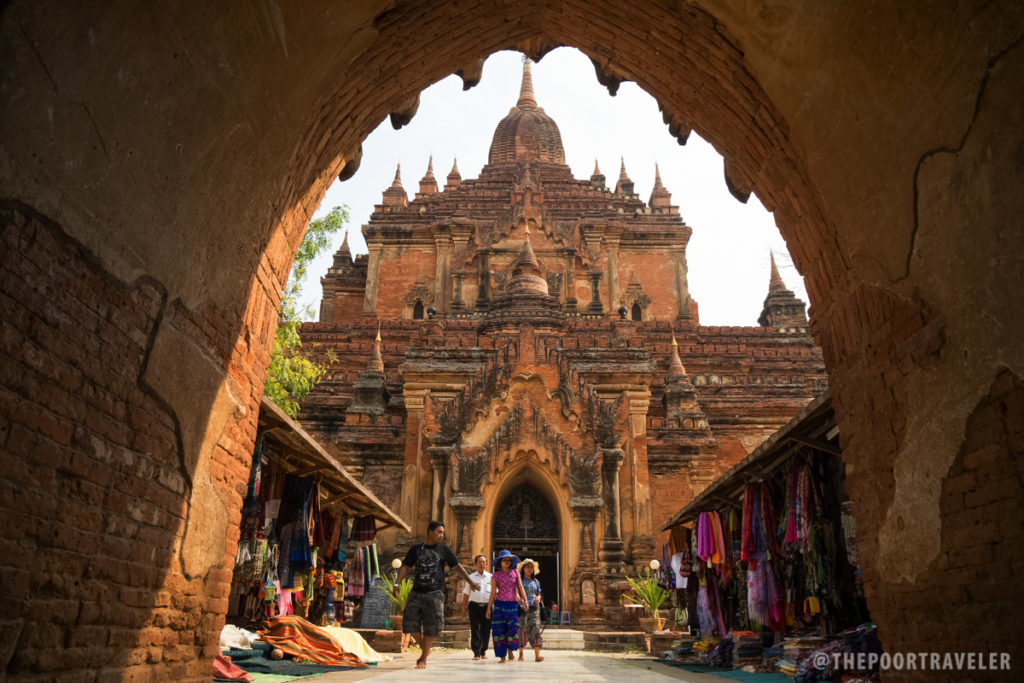 Best myanmar family tour for escapes Htilominlo temple