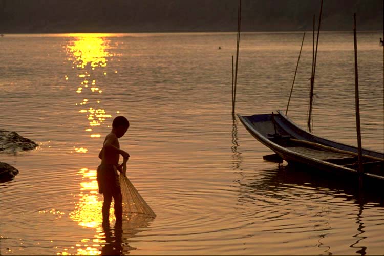Fishing on mekong river Cambodia cruise tours: amazing cruise holiday with toum tiou ii