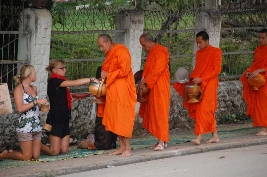 SURPRISING LAOS TOURS - 5