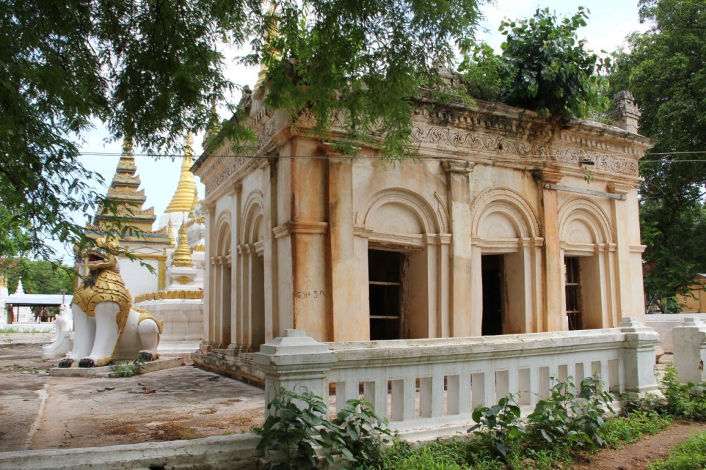 Paleik pagoda Myanmar day tours: mandalay daily excursion to paleik snake monastery