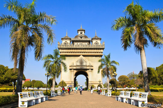 Taste of laos adventure tour Patuxay monument