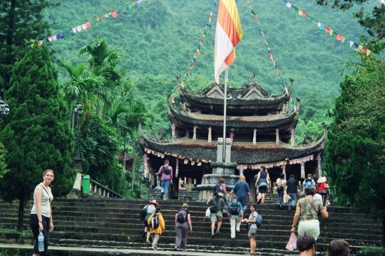 Hanoi group tour to perfume pagoda Hanoi group tours to perfume pagoda