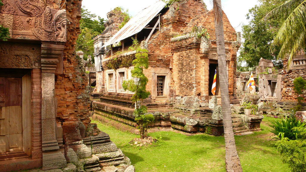Cambodia tour for escapes Phnom chisor temple