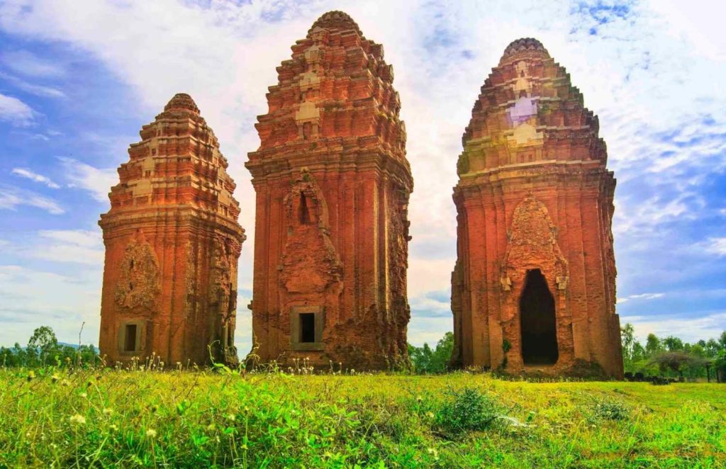 Quy nhon thap doi towers | quy nhon beach holiday