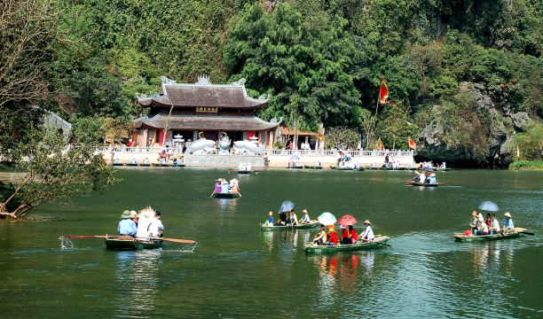 Hanoi jeep tour to trang an and hoa lu Hanoi jeep tour to ninh binh - vietnam jeep tours