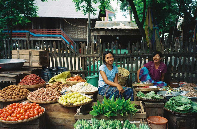 Daily life of local on irrawaddy river Myanmar day tours: bagan to pakokku - bike and boat