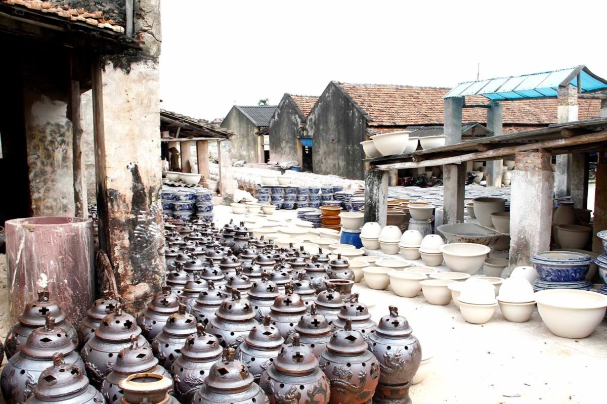 Hanoi tours to bat trang