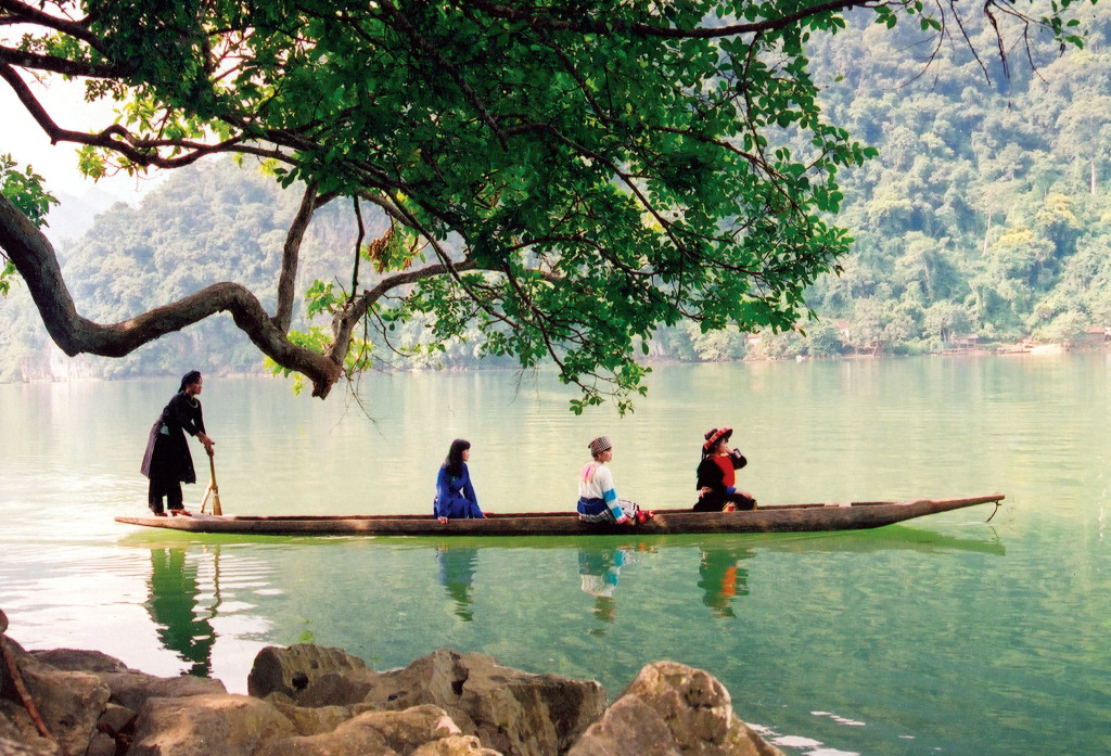 Cao bang: ba be lake Vietnam northeast adventure tour to ba be, cao bang, lang son, halong bay