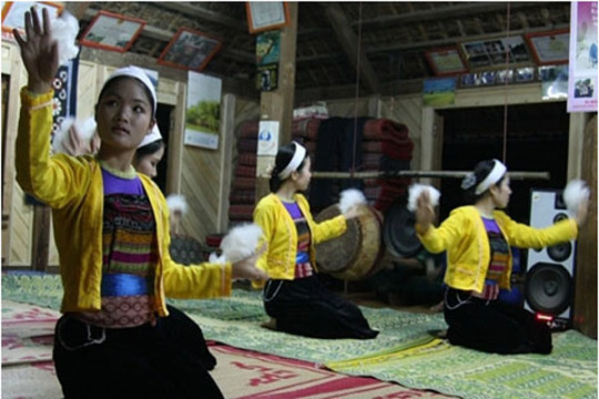 Mai chau muabong | essence of mai chau hiking tour