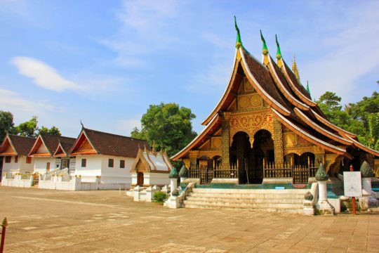 Laos overland tour Wat xieng thong luang prabang