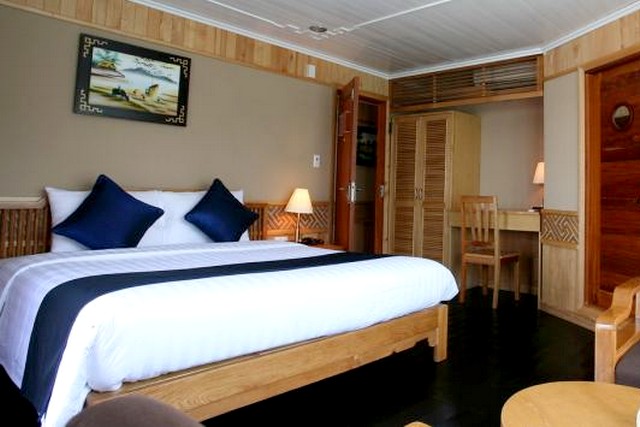 Double cabin on cruise Halong cruise tours: 3-day on halong bay with pelican cruise