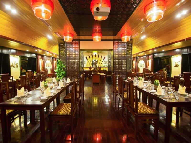 Restaurant on cruise Halong cruise tours: