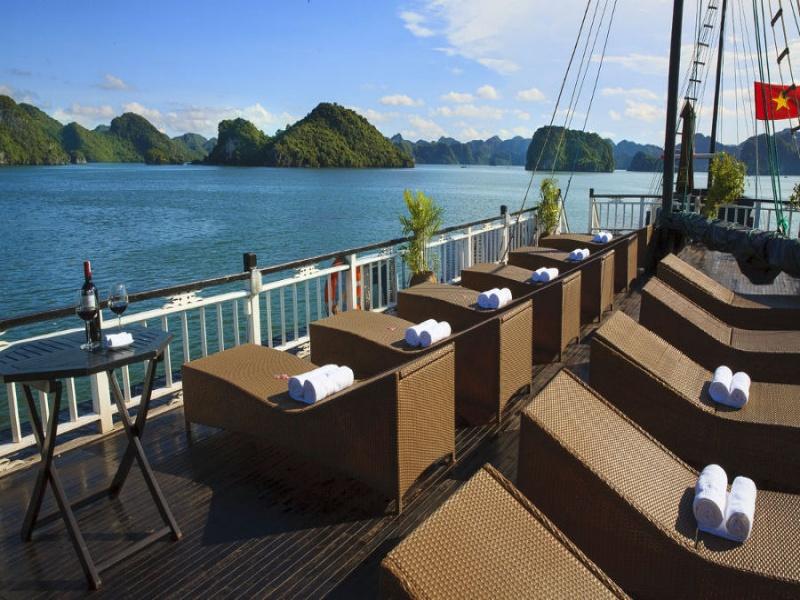 Sundeck of cruise Halong cruise tours: