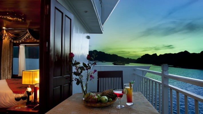 Royal suite balcony cabin Halong cruise tours: 3-day on halong bay with pelican cruise