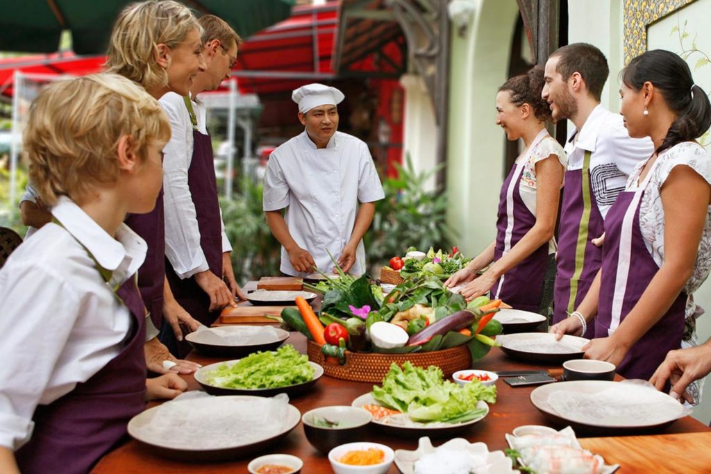 Vietnam discovery tour & cooking from hanoi to saigon via hoi an