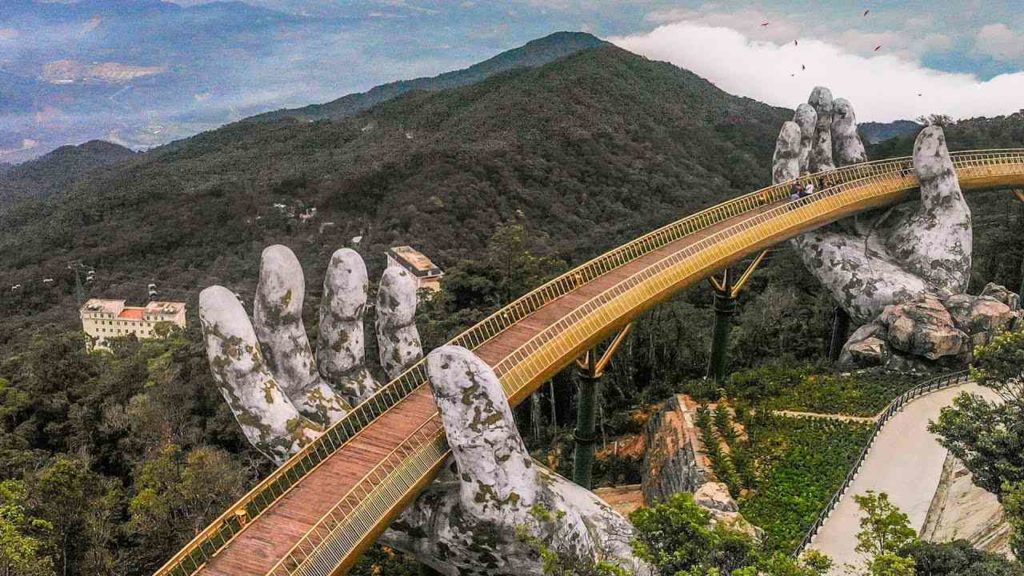 Hoi-an-day-tour-to-golden-bridge