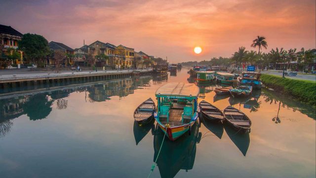 Essence of vietnam and laos tour - 14 days Hoi_an_tour