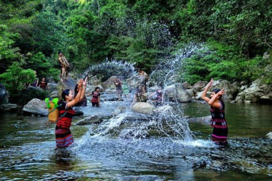 Hoi an tour to a luoi - a roang on ho chi minh trail - 2 days Hoi an tour to ho chi minh trails