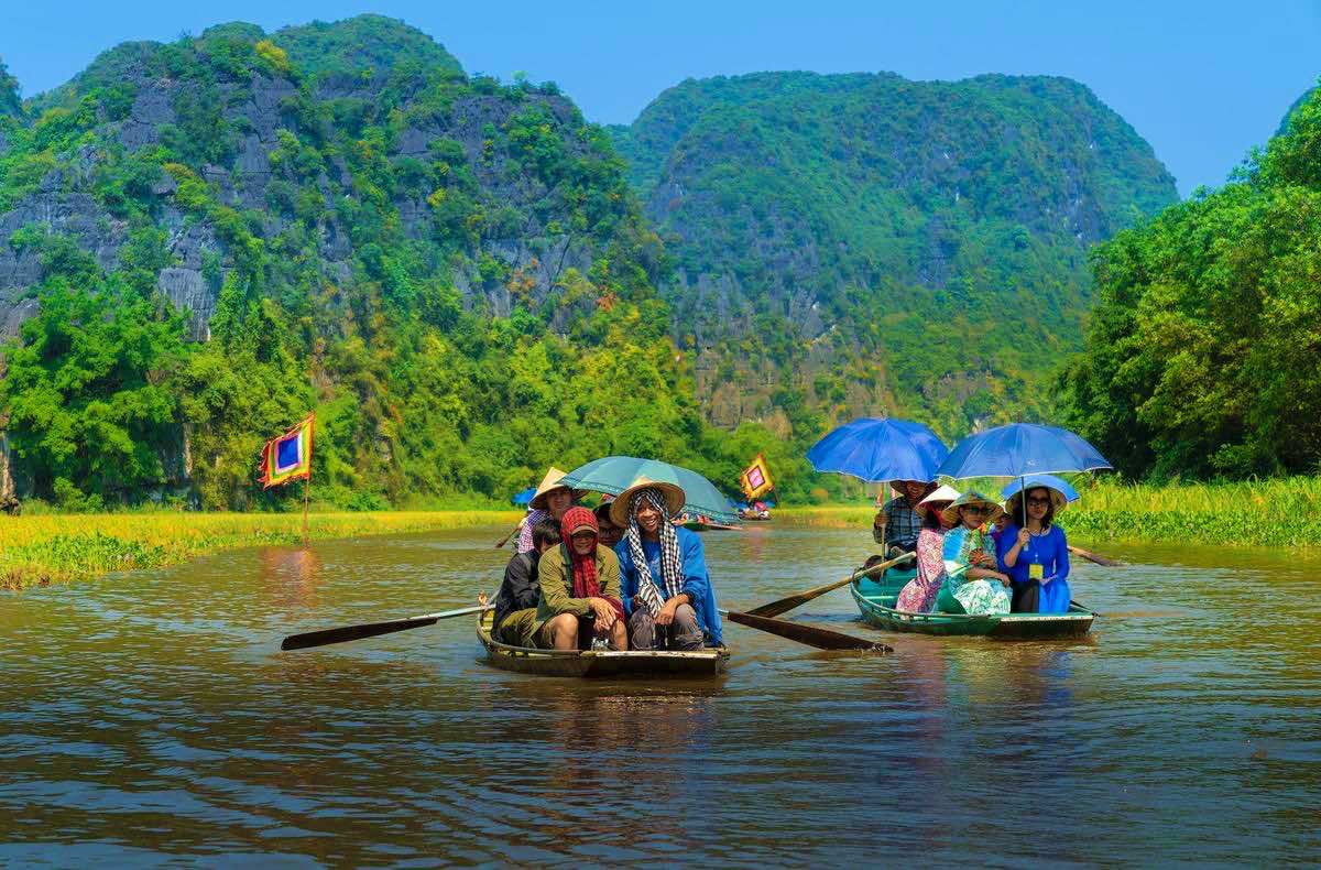 Ninh binh group tour bai dinh – trang an – mua cave 1 | hanoi wandering tour to ninh binh and halong