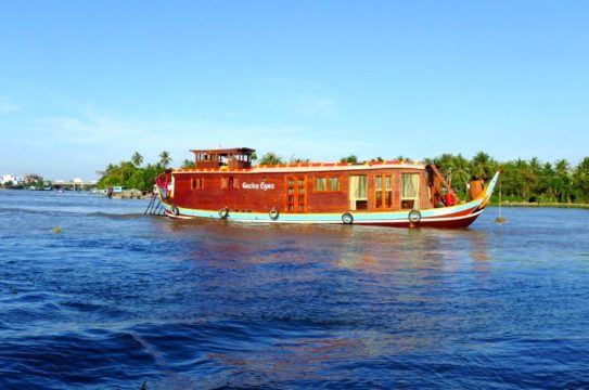 When is the best time to book a mekong cruise in cambodia to avoid crowds? Best-time-to-cruise-from-saigon-to-phu-quoc-a-seasonal-guide