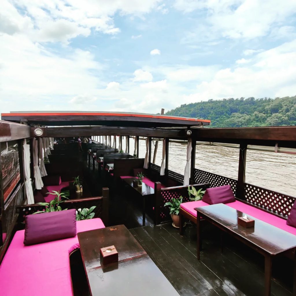 Laos upstream-downstream shompoo cruise bw luang prabang & houay xay via pak beng