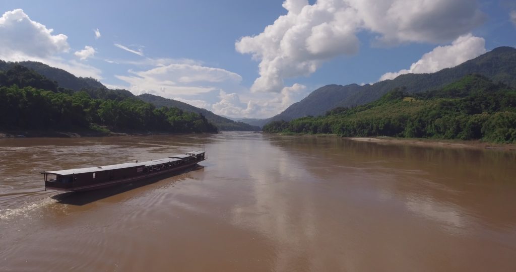 Laos upstream-downstream shompoo cruise bw luang prabang & houay xay via pak beng