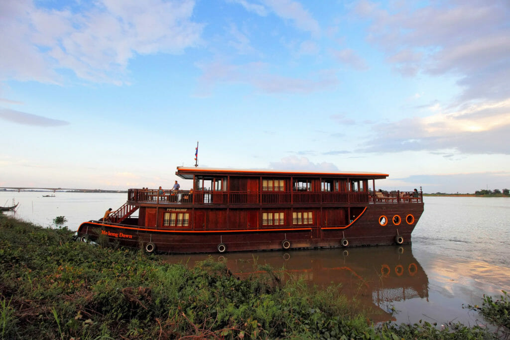 Phnom penh upstream cruise to siem reap Phnom penh upstream cruise to siem reap