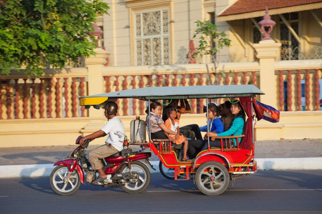 Phnom penh upstream cruise to siem reap Phnom penh upstream cruise to siem reap