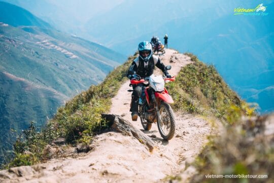 Big hit vietnam motorbike tour to hang kia, moc chau, ta xua, tram tau - 4 days Vietnam off road motorcycle tours to ta xua peak 3 | big hit vietnam motorbike tour to hang kia, moc chau, ta xua, tram tau - 4 days