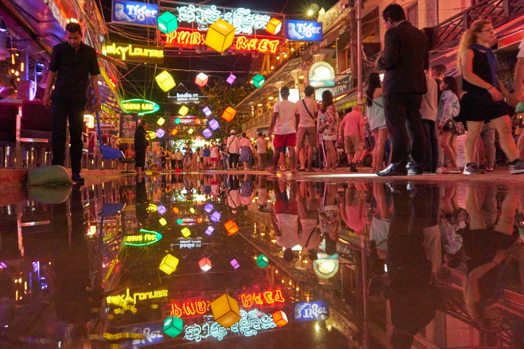 Top 10 best reasons to start your unforgettable journey to cambodia now! Pub street siem reap 7 | top 10 best reasons to start your unforgettable journey to cambodia now!