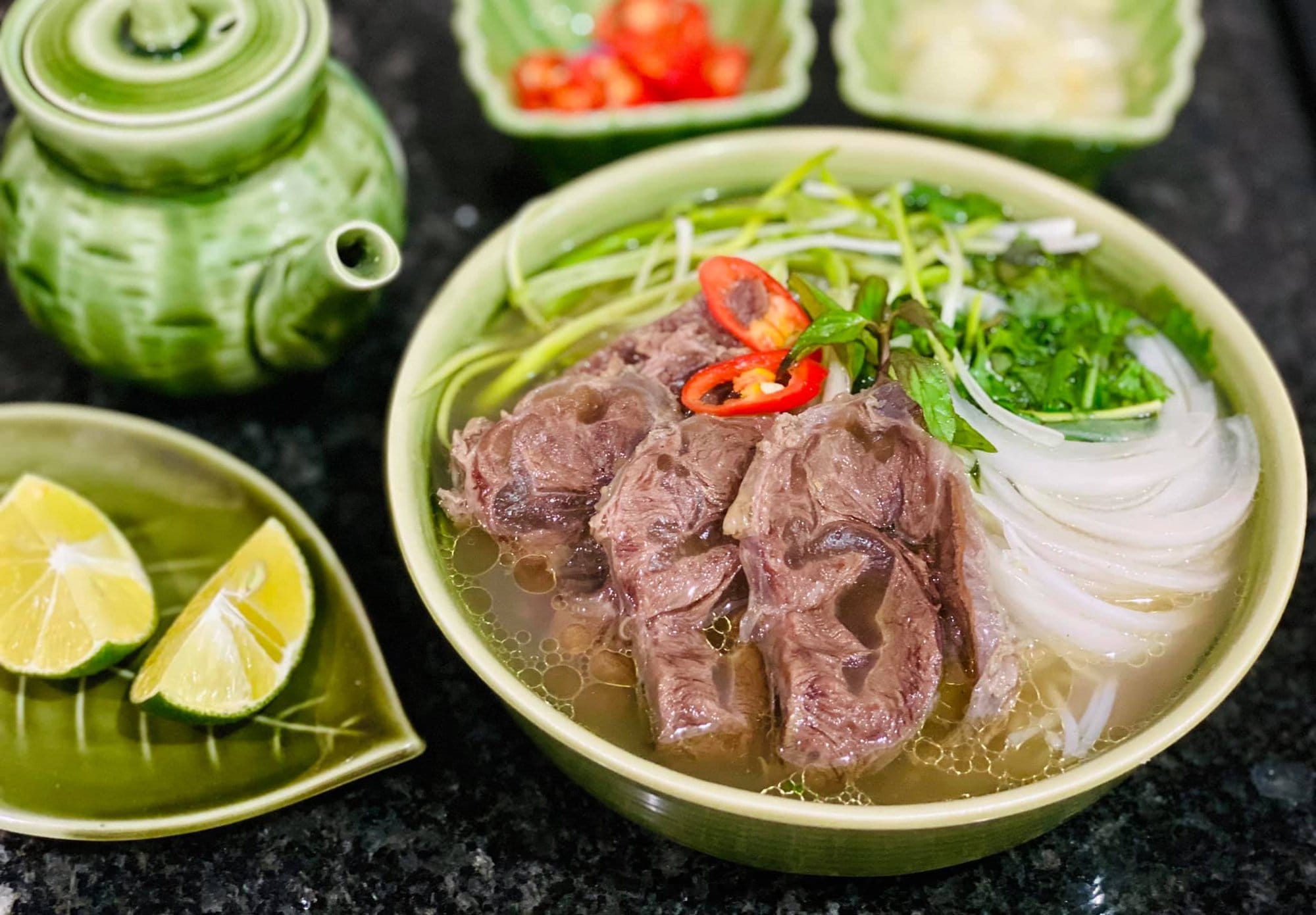 Street-food-in-vietnam-and-cambodia-how-to-eat-safely-for-your-stomach