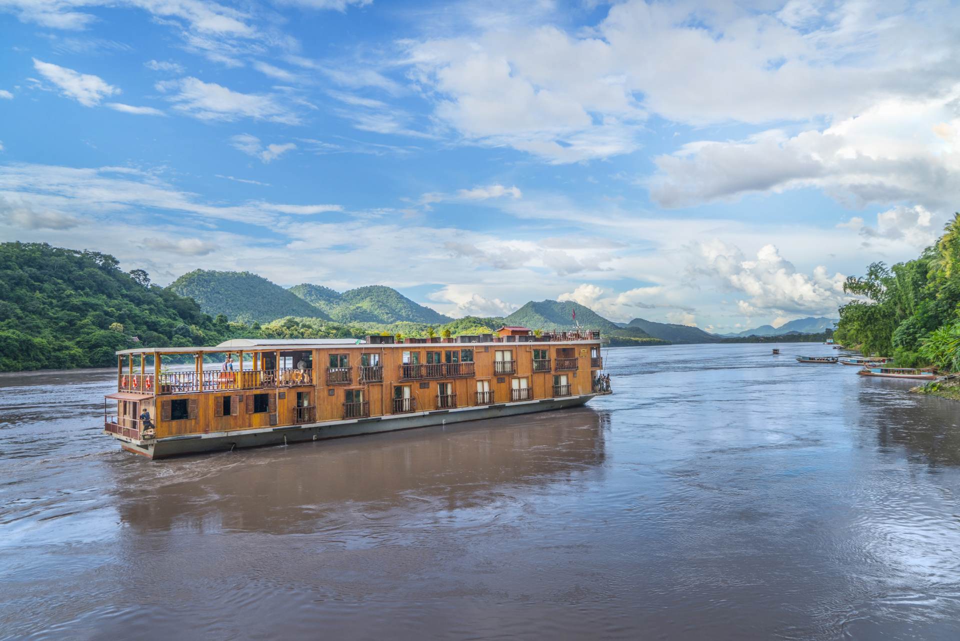 Upstream cruise through northern laos from vientiane to luang prabang 6-day Upstream cruise through northern laos from vientiane to luang prabang 6-day