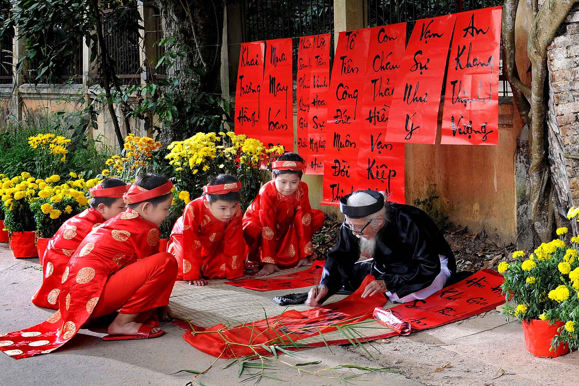 Tet festival in vietnam | when should overseas vietnamese visit to experience vietnam’s markets and festivals?