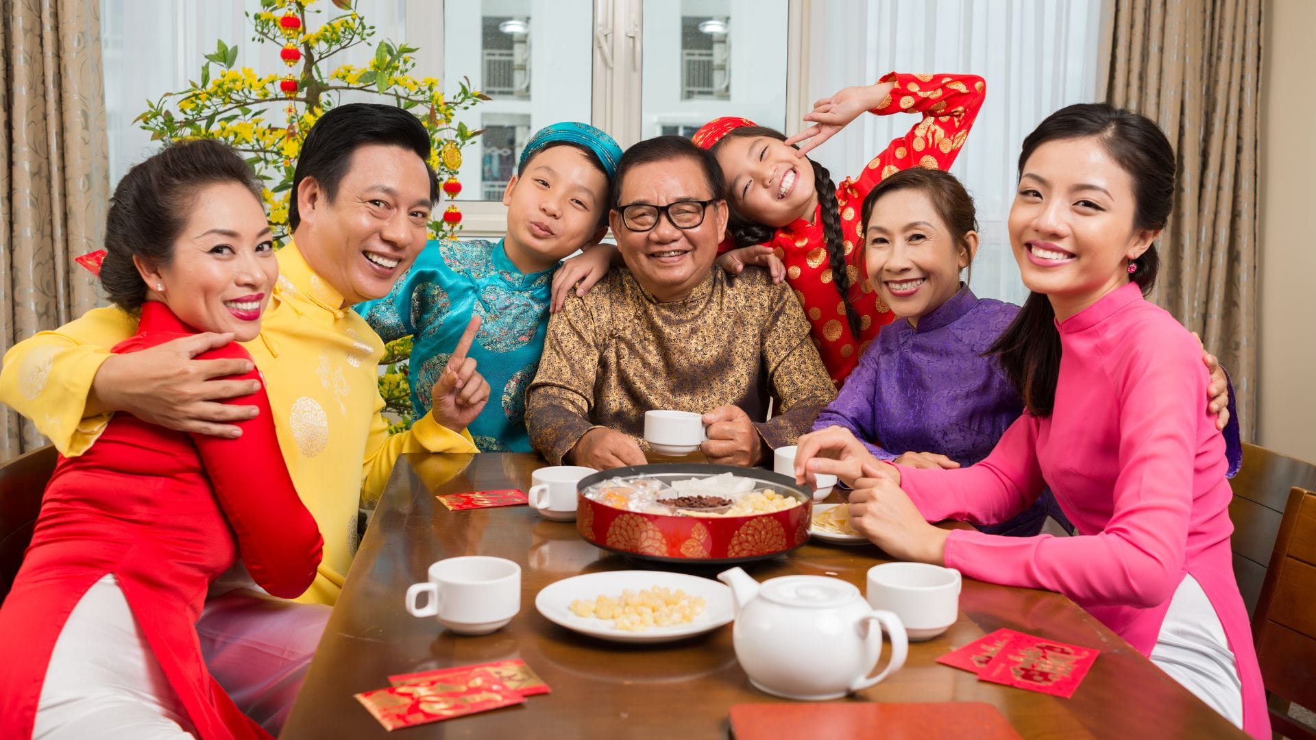 Why-do-viet-kieu-visit-vietnam-during-tet
