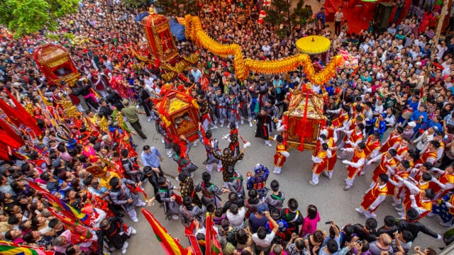 What traditional festivals occur in vietnam during spring? What-traditional-festivals-occur-in-vietnam-during-spring