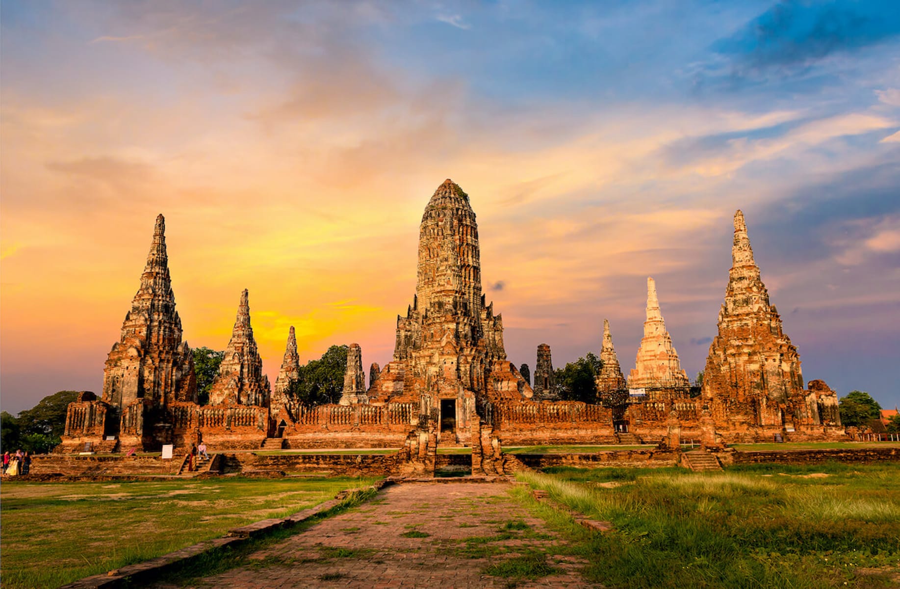 Ultimate-travel-guide-to-thailand-discover-the-land-of-smiles