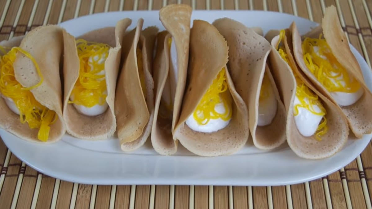 Top 10 local street foods in bangkok you must try Khanom buang