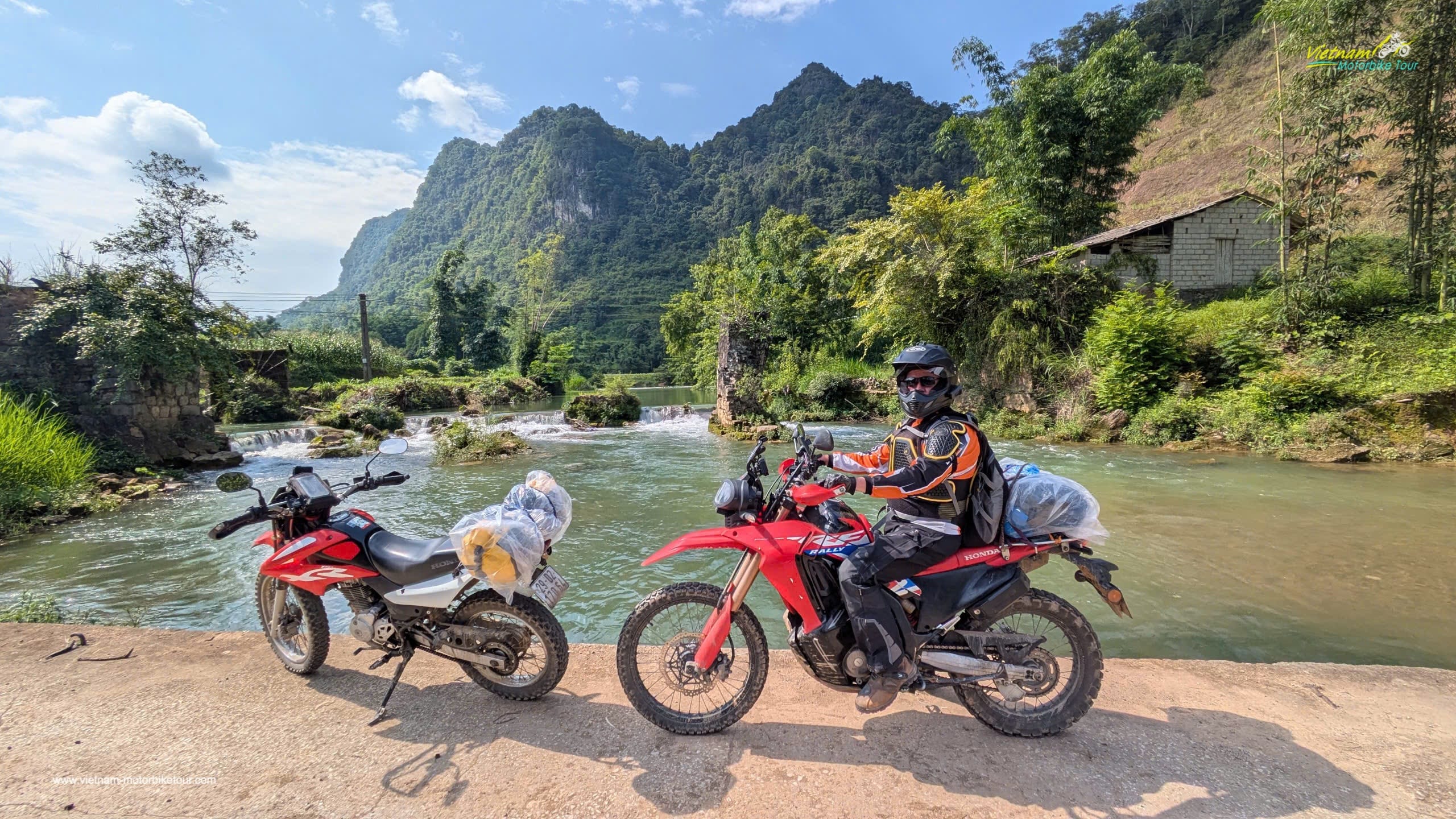 How-vietnam-motorbike-travel-works-for-foreign-tourists