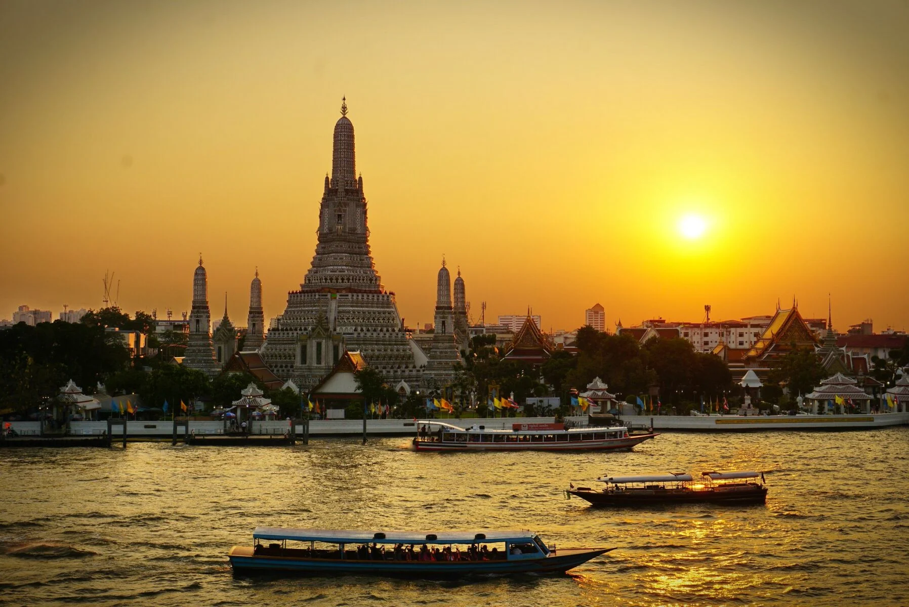 Why a bangkok sunset cruise is the city’s most magical experience? Bangkok at sunset