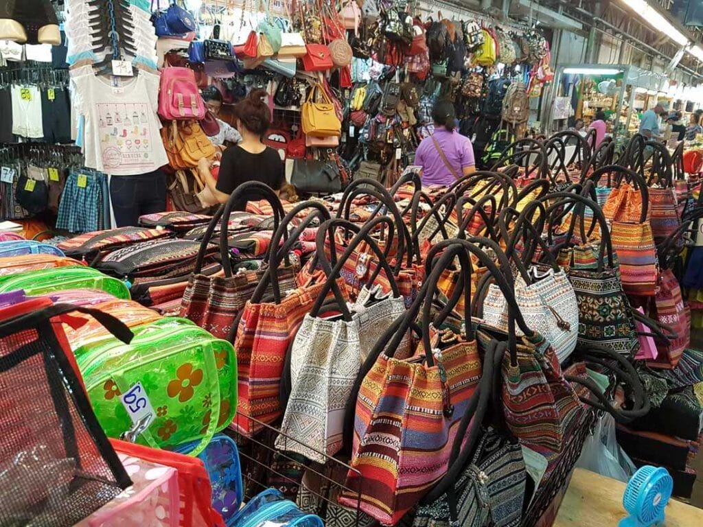 Kad rin come night market | top 10 night markets in chiang mai for food and shopping lovers
