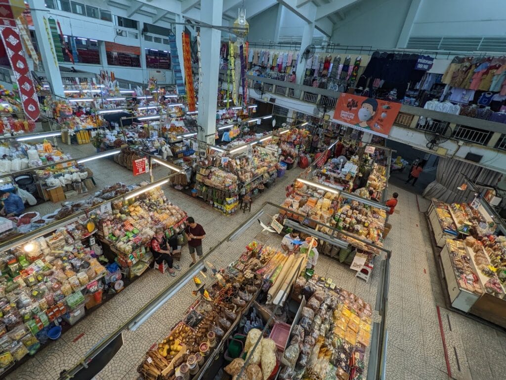 Warorot market kad luang | top 10 night markets in chiang mai for food and shopping lovers